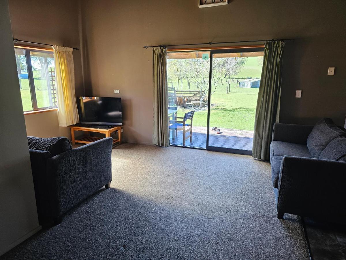Te Anau Farm Cottage エクステリア 写真